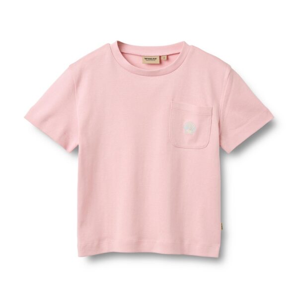 Roze kinder t-shirt met borstzakje en geborduurd schelpje detail van Wheat