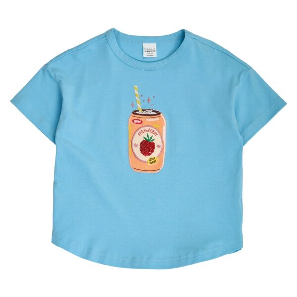 Lichtblauw kinder t-shirt met geborduurd aardbeiendrankje en rietje applicatie