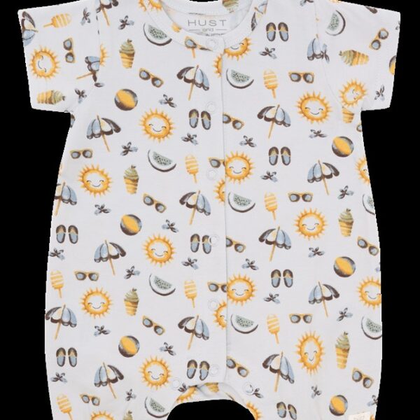 Wit babypakje met zomerprint van zonnetjes, parasols, ijsjes, zonnebrillen en strandballen