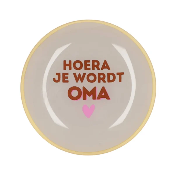 Bordje met gouden rand en tekst Hoera je wordt oma met roze hartje