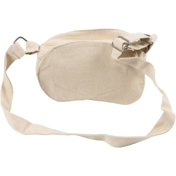 Beige canvas heuptas met verstelbare schouderband en metalen gesp op witte achtergrond