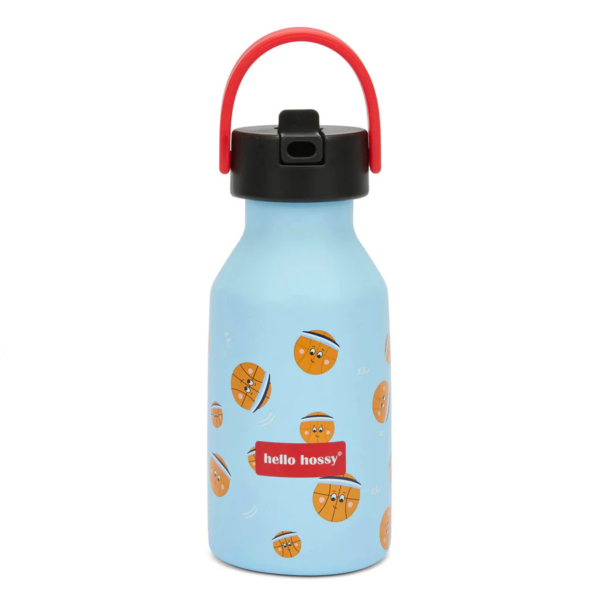 Lichtblauwe drinkfles met basketbal patroon, zwarte dop en rood handvat van hello hossy