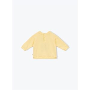 Geel baby shirt met lange mouwen en knoopsluiting bij de hals op witte achtergrond