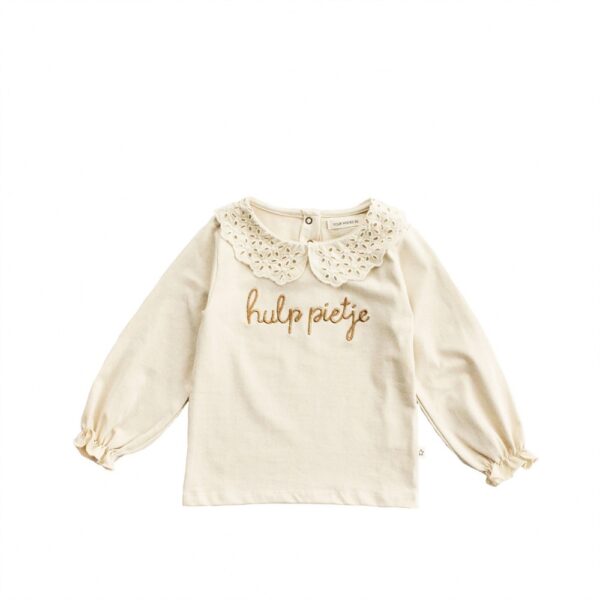 Crèmekleurig baby shirt met kanten kraag en gouden tekst hulp pietje voor Sinterklaas