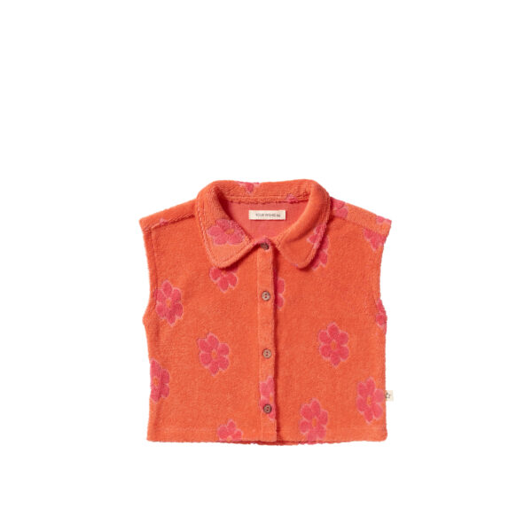 Koraalrode mouwloze kraagblouse met roze bloemenmotief en knoopsluiting voor kinderen