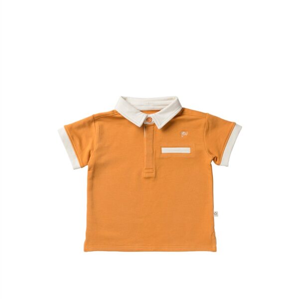 Oranje kinderpolo met witte kraag en borstzakje voor peuters en kleuters