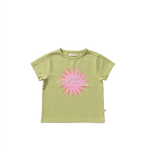Olijfgroen kinder t-shirt met roze zon opdruk en tekst everybody loves the sunshine