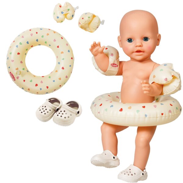 Babypop met zwemband en accessoires met kleurrijke hartjesprint en crocs schoentjes