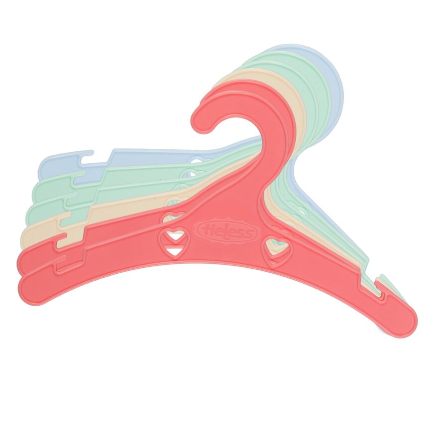 Kleurrijke plastic kledinghangers in pastelkleuren roze, beige, mint en blauw met hartjes decoratie